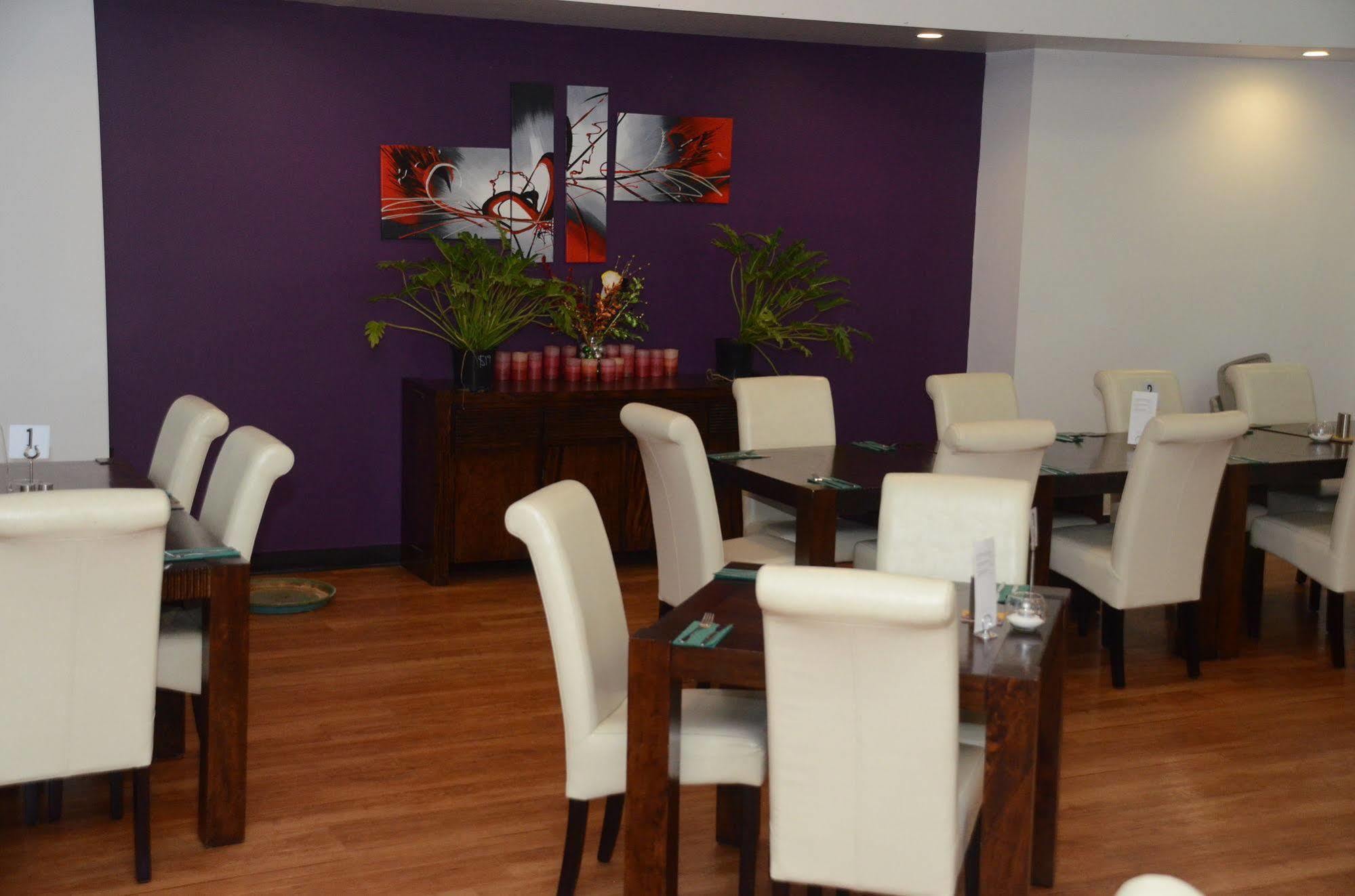 Capricorn Hotel Blackwater Bagian luar foto