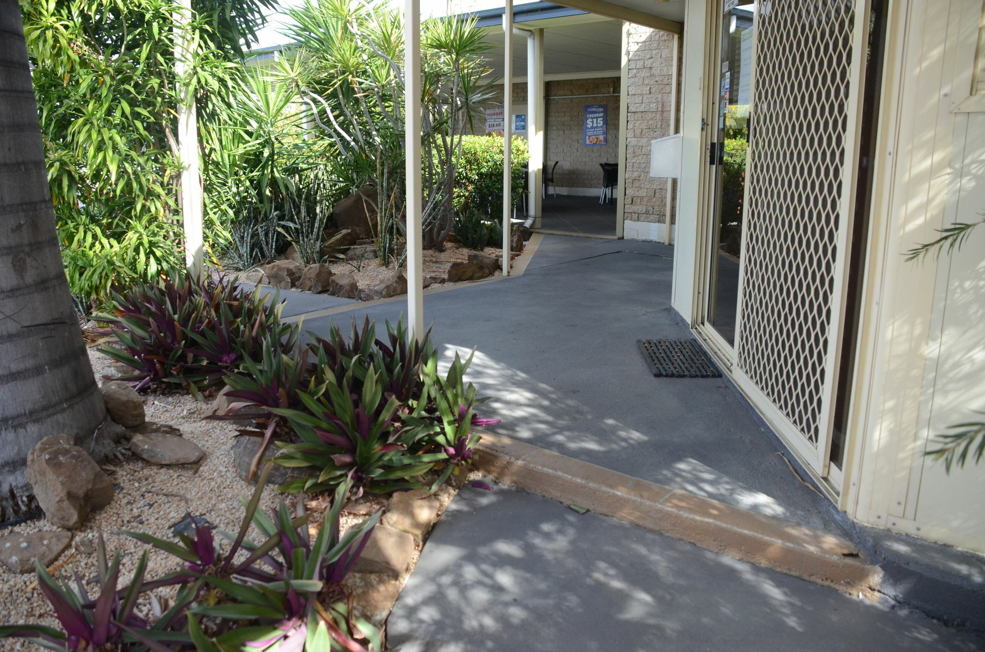 Capricorn Hotel Blackwater Bagian luar foto