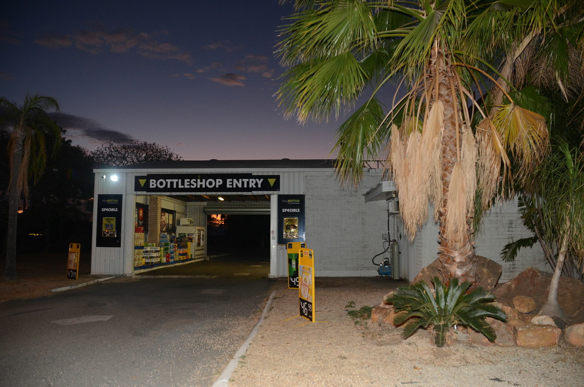 Capricorn Hotel Blackwater Bagian luar foto